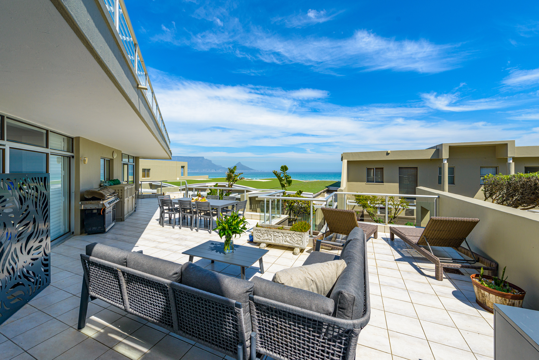 Balcony with sunset views of Table Mountain
